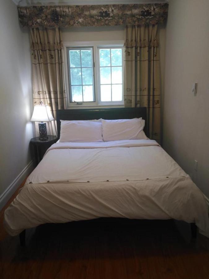 Lakeside Private Suite-Queen Bed Room Tottenham Exterior photo